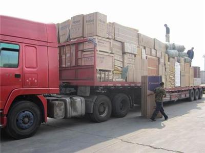 深圳至烏魯木齊物流專線 高效便捷的一站式門到門運(yùn)輸服務(wù)